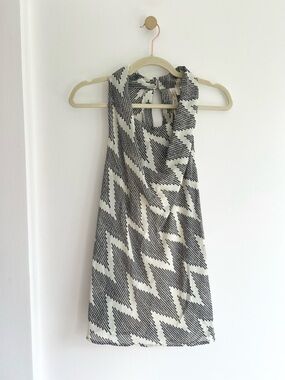 Adiva Black & Off-White Zigzag Halter Tunic Top | Women’s Medium